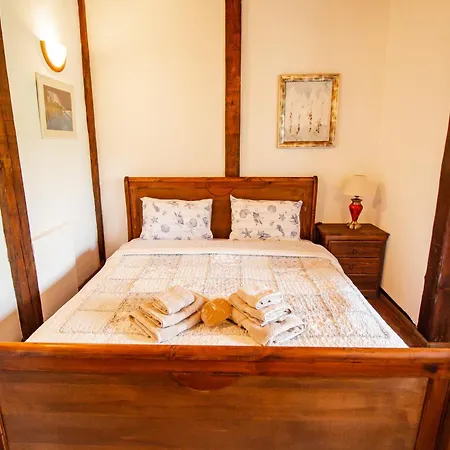 дедовата къща Villa *